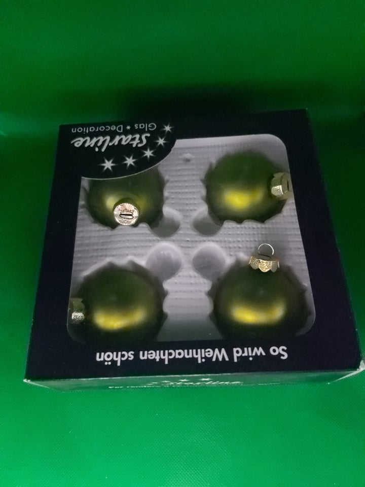 Star Line Green Christmas Balls